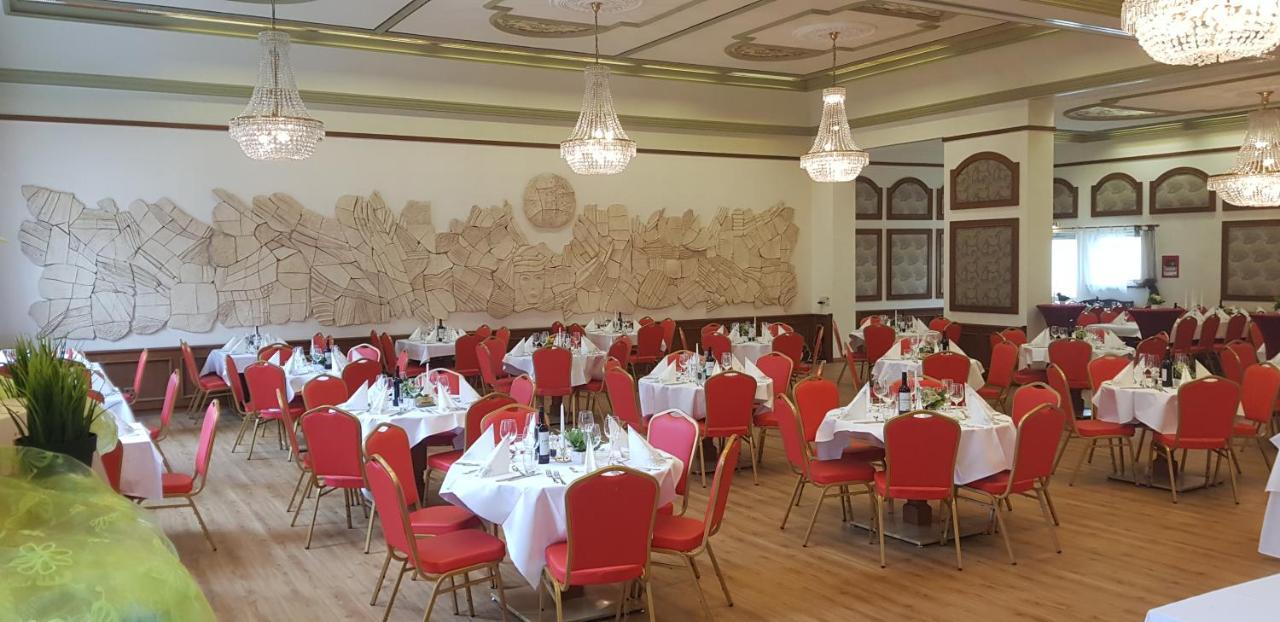 Hotel Drei Schwanen - Ristorante Due Fratelli Hohenstein-Ernstthal Exterior photo