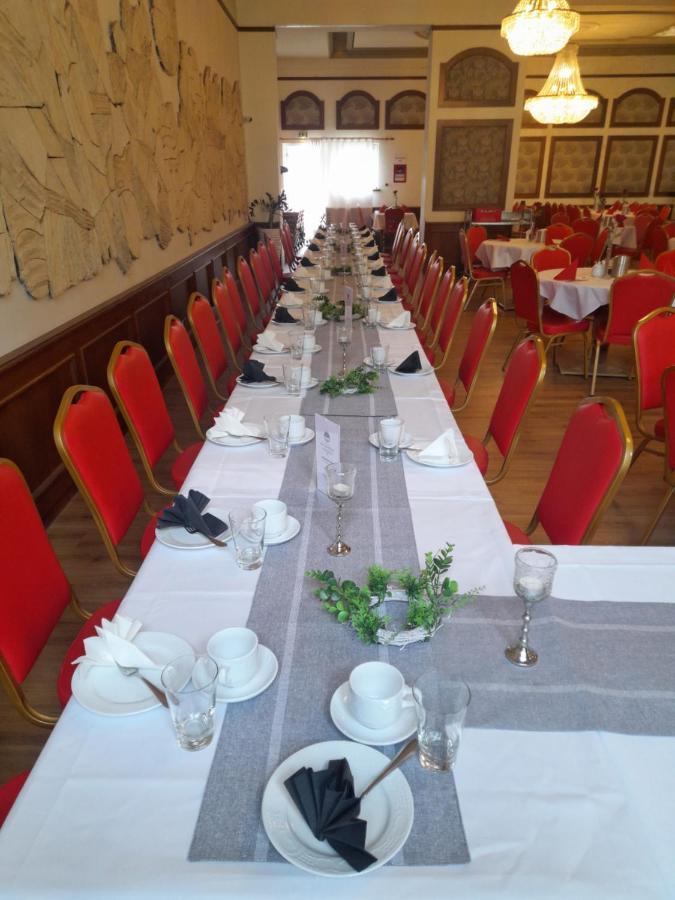 Hotel Drei Schwanen - Ristorante Due Fratelli Hohenstein-Ernstthal Exterior photo